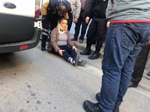 Sinop’ta otomobilin yayaya çarpma anı kamerada