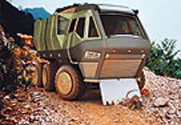 Orman yangınını toprakla söndüren Araç