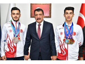 Başkan Gürkan, dünya üçüncüsü olan milli sporcuyu tebrik etti
