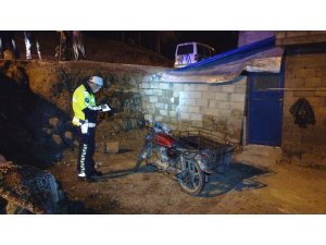 4 metreden evin bahçesine uçan motosikletli yaralandı