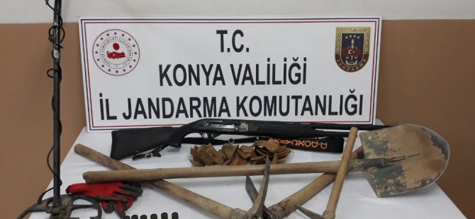 Define ararken jandarmaya yakalandılar