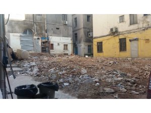 Beyoğlu’nda tarihi bina tamamen yıkıldı