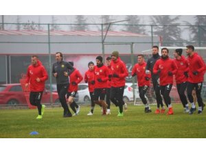EsEs gözünü Balkes’e dikti