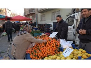 Soğuk havalar Denizli’de pazar tezgahlarını olumsuz etkiledi