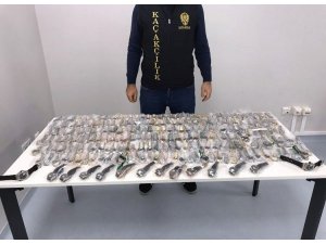 İstanbul’da taklit kol saati operasyonu: 3 gözaltı