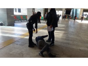 "FETÖ’cüyüm, uçağı patlatacağım" diyen kadın adliyeye sevk edildi