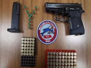 Polis ekipleri şok uygulamalarda silah ve uyuşturucu ele geçirdi
