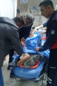 Mersin’de işçinin bacağına çelik halat saplandı