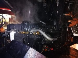 Erciş’te koyun yüklü kamyon da yangın çıktı