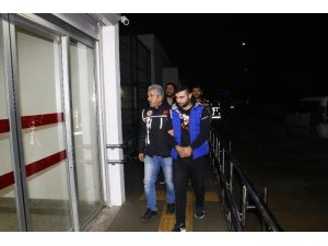 Adana’da yakalanan torbacılar adliyeye sevk edildi
