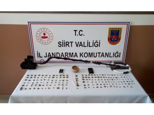 Siirt’te 143 sikke ve tarihi objeler ele geçirildi