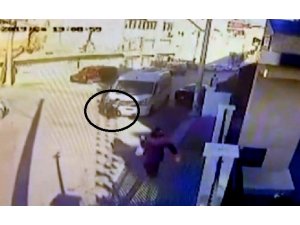 Küçük çocuk servisin altında kalmıştı, aile görüntüleri izleyince dehşete düştü