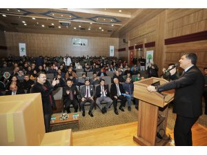 Şehitkamil’de sporculara mont desteği
