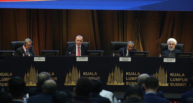Cumhurbaşkanı Erdoğan: “Ticaret savaşlarının konuşulduğu bir dönemde, milli paralarla ticaret meselesi aciliyet kazanmıştır”