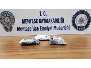 Uygulama noktasında uyuşturucu ele geçirildi