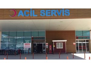 Bıçkıdan fırlayan odun omzuna saplandı