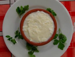 Yoğurdun içinden bakın ne çıktı?