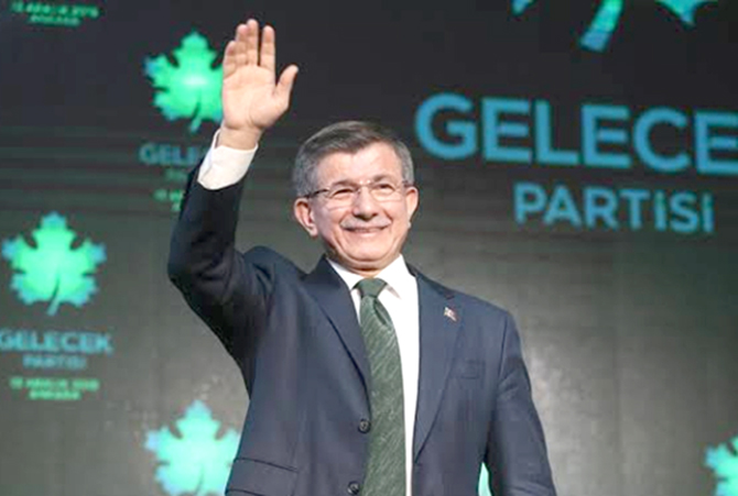 Gelecek Partisi'nde Davutoğlu genel başkan seçildi