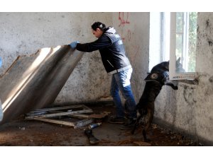 Polis metruk binalar ve okul çevrelerinde narkotik uygulamalarını sıklaştırdı