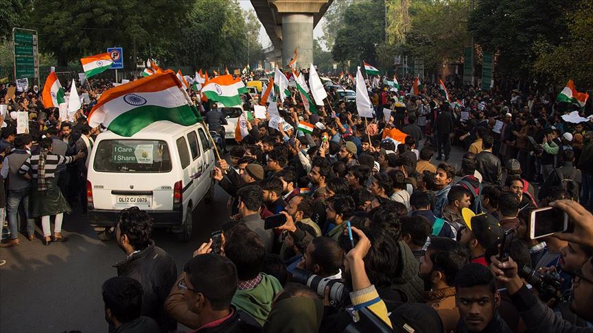 Hindistan'daki protestolar polis yasağına rağmen sürüyor