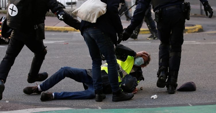 Fransa'da polise ilk kez sarı yelekliye şiddetten hapis cezası