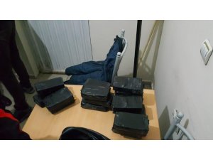 Otogardaki yolcunun valizinden 10 kilo 450 gram eroin çıktı