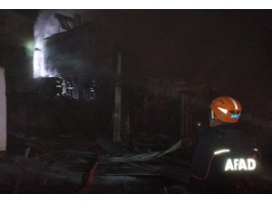 Köyde korkutan yangın: 5 ev yandı