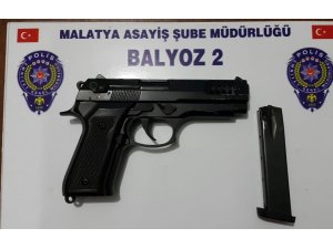 Ruhsatsız silahlar ele geçirildi