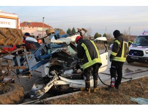 Kazaya karışan otomobilin ibresi 150’de takılı kaldı