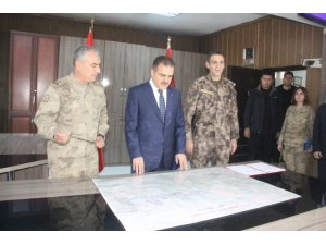 ‘Kıran-10’ operasyonunda 2 şüpheli yakalanırken çok sayıda silah ve mühimmat ele geçirildi