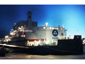 Dünyanın ilk yüzen nükleer güç ünitesi elektrik vermeye başladı