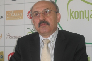Halk adaya oy veriyor