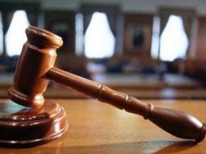 Mahkemede "ayağa kalkmadın" tartışmasında avukat salondan çıkarıldı