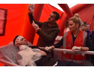 Kars'ta 200 personelle trafik kazası tatbikatı yapıldı