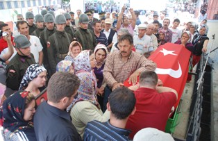 Kendisi yerine cenazesi geldi!