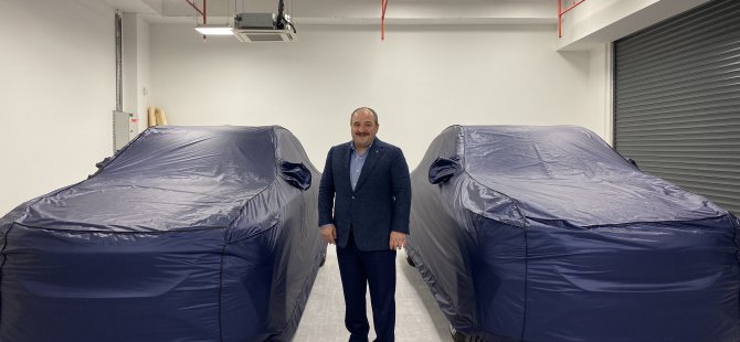 Bakan Varank'tan yerli otomobil sürprizi