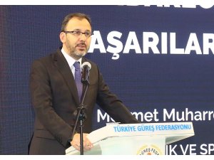 Bakan Kasapoğlu, Türkiye Büyükler Serbest Güreş Şampiyonası açılış törenine katıldı