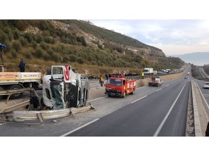 GÜNCELLEME - Kocaeli'de devrilen tırın sürücüsü ağır yaralandı