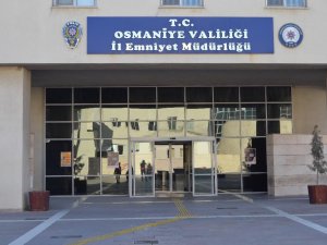 Oğullarından birini öldürdüğü ikisini yaraladığı iddiasıyla gözaltına alındı