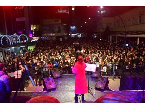 Biga’da alışveriş ve eğlence tüm hızıyla sürüyor