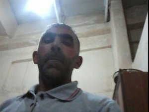 Esnaf kazayla kendini vurdu