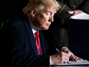 Trump, Türkiye’ye yaptırım öngören savunma bütçesini imzaladı