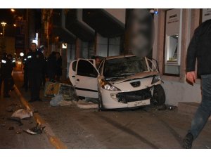 Ayvalık’ta traktör ile otomobil çarpıştı: 5 yaralı