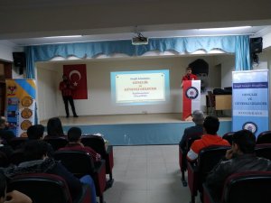 Ulaş'ta "Gençlik ve Güvenli Gelecek" konulu konferans düzenlendi