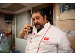 Gülerken içtiği "bir yudum çay" hastanelik etti