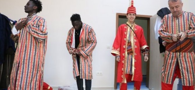 Aksaray Üniversitesi mehter takımının Ugandalıları ilgi çekiyor