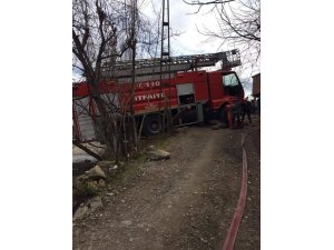 Yangına giden itfaiye ekipleri kaza geçirdi