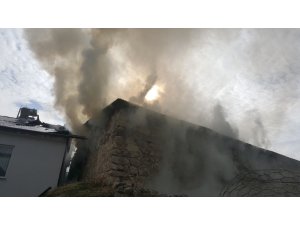 Tunceli’de yangın: 2 ev zarar gördü
