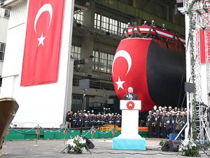 Türkiye'nin yeni denizaltısı suyla buluşuyor