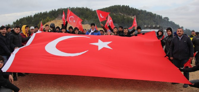 Beypazarı'nda 1900 metre rakımlı tepeye "Bayrak ve Şehitlere Saygı Yürüyüşü"